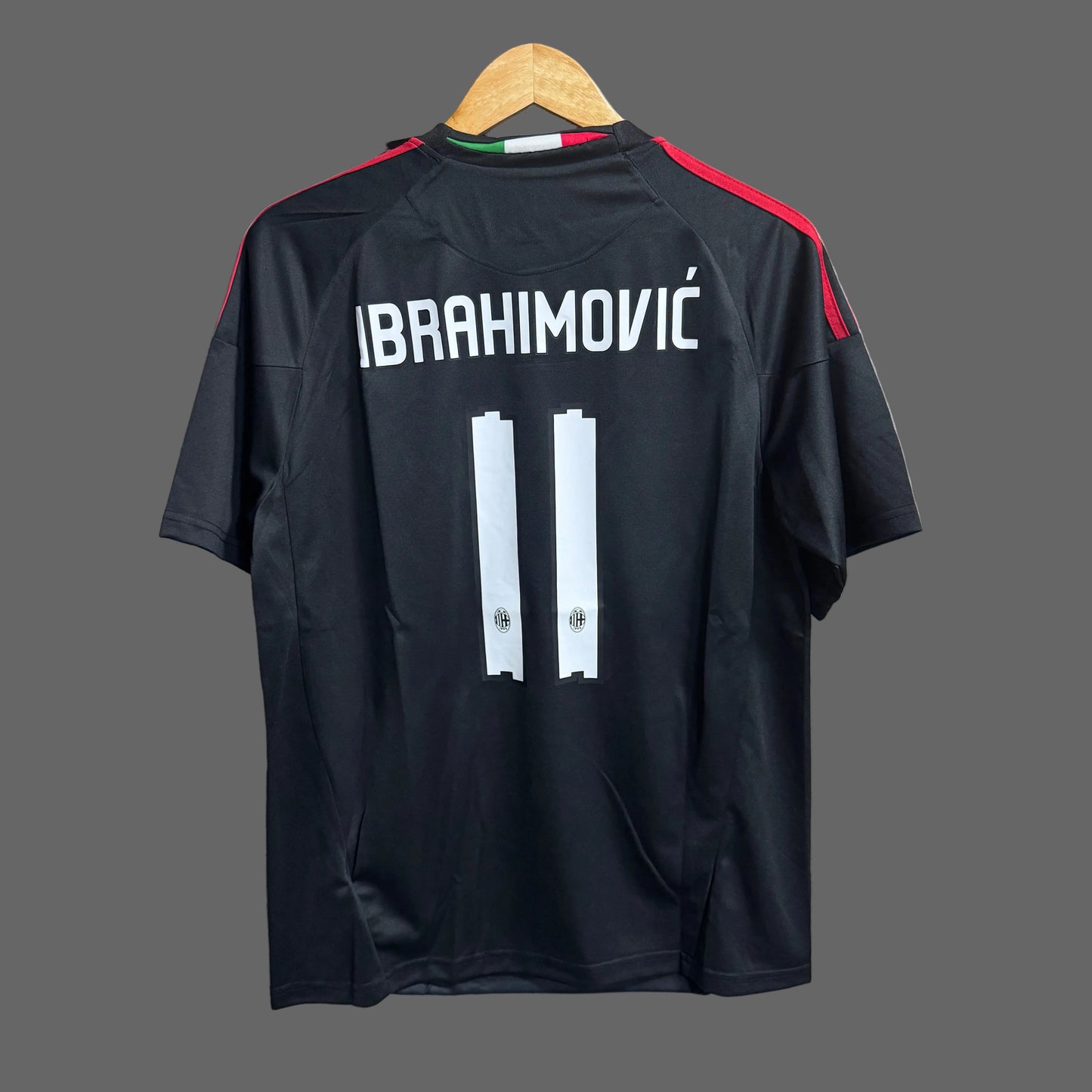 Camiseta Milán Tercera 2010-2011 Versión Retro